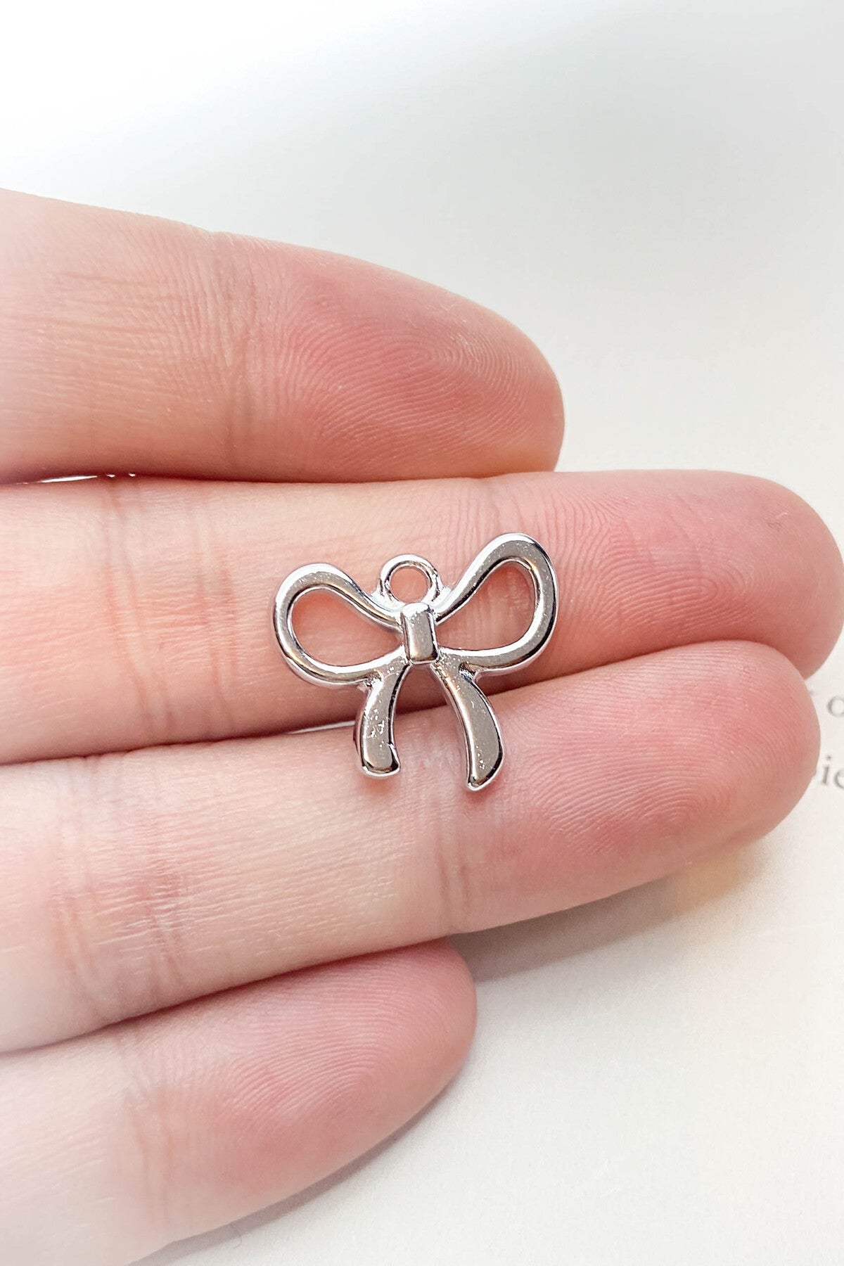 Rodyum Kaplama Kurdele & Fiyonk Figürlü Kolye, Küpe, Takı Ucu