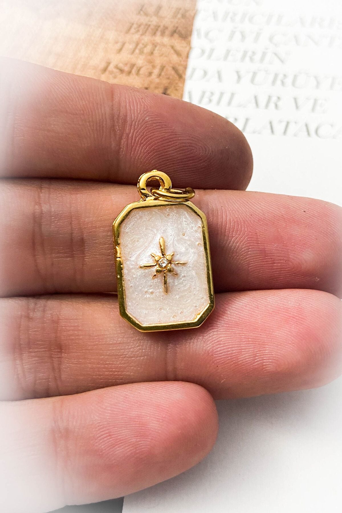 Mineli İstiridye Model Altın Kaplama Kolye Ucu