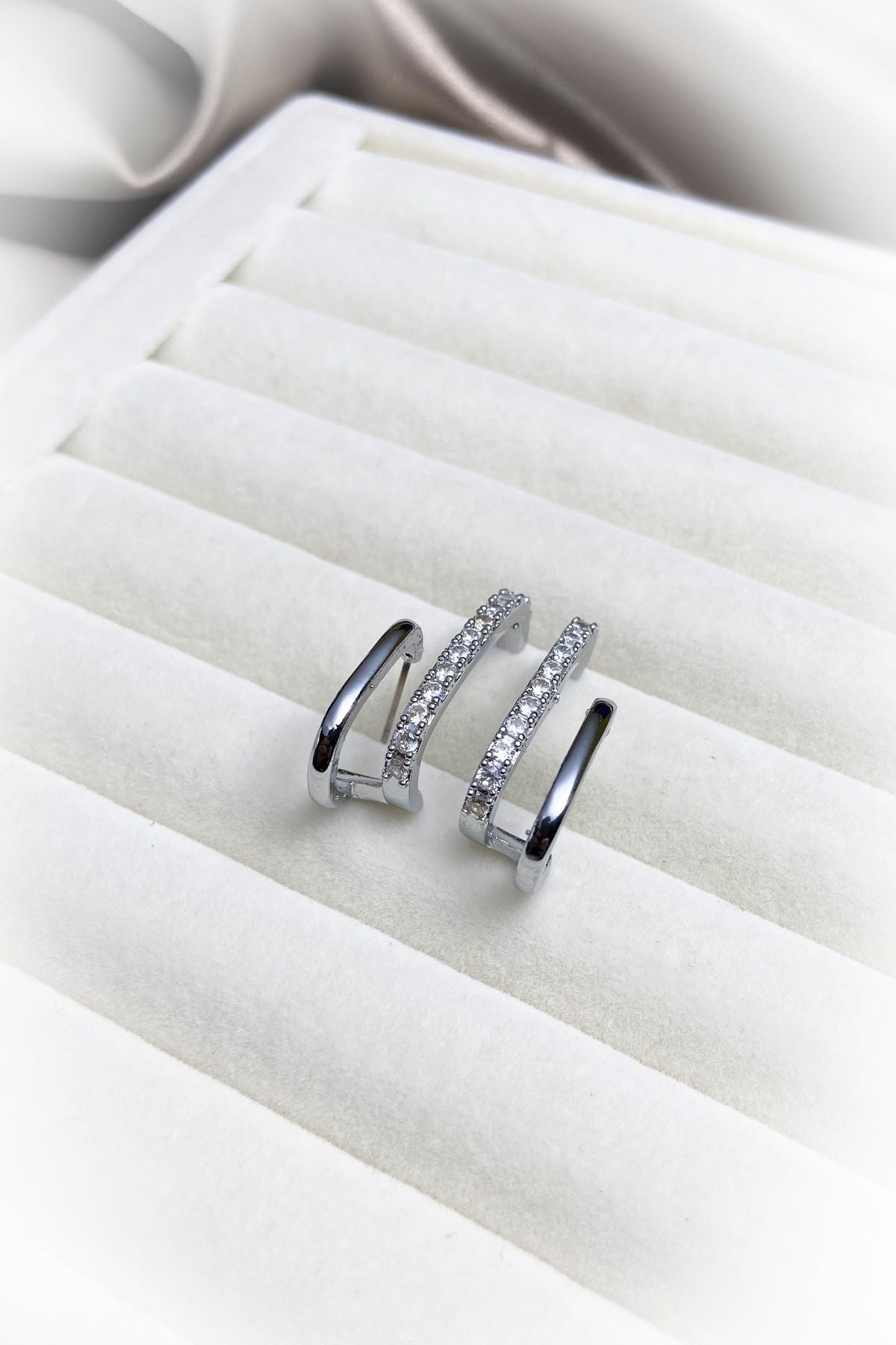 Pençe Taşlı Kadın Küpe Altın Kaplama Çoklu Küpe