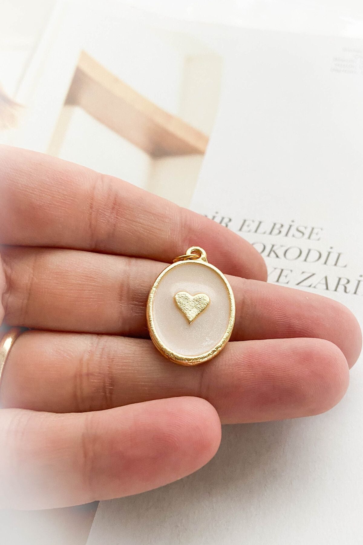 Altın Kaplama Mineli Madalyon Model Kalp Figürlü Kolye Ucu 4 Farklı Renk Seçeneği