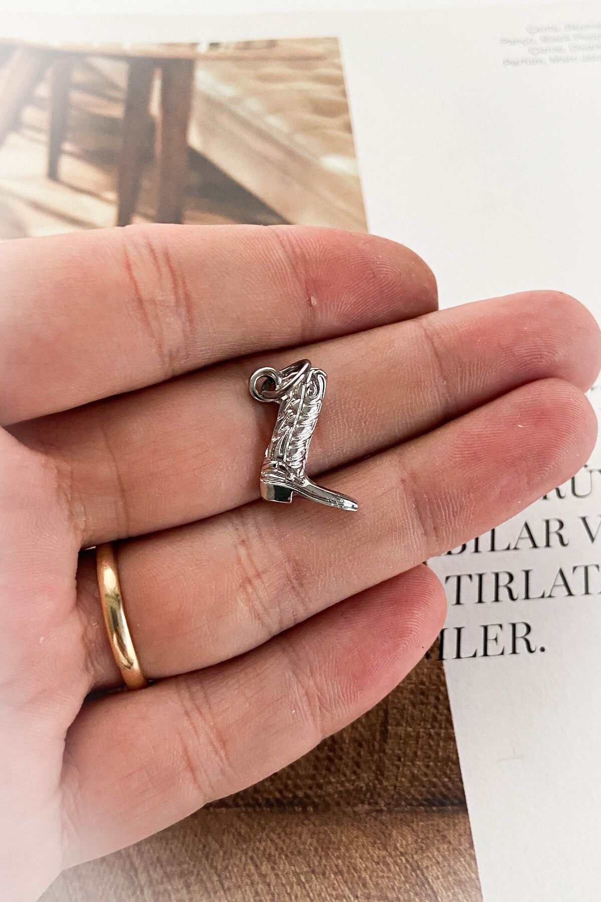 Çizme Model Kaplama Kolye Ucu 2 Farklı Renk Seçeneği