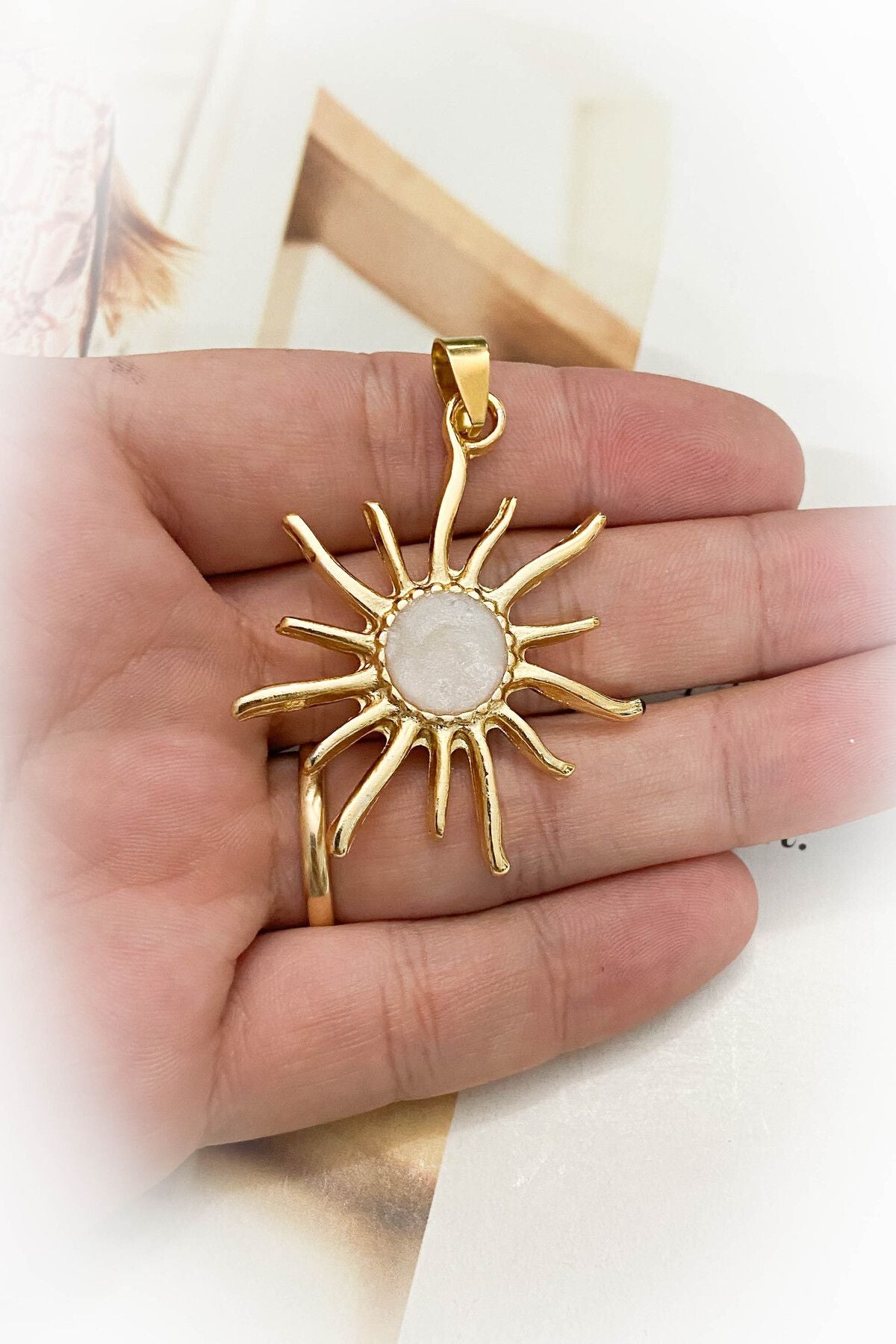 Altın Kaplama Büyük Güneş Charm Kolye Ucu / Sedef Beyaz