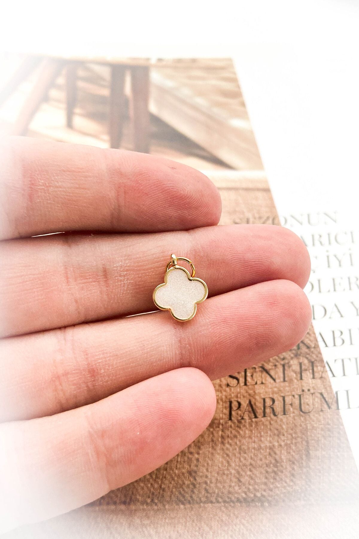 Altın Kaplama Mineli Yonca Model Kolye Ucu