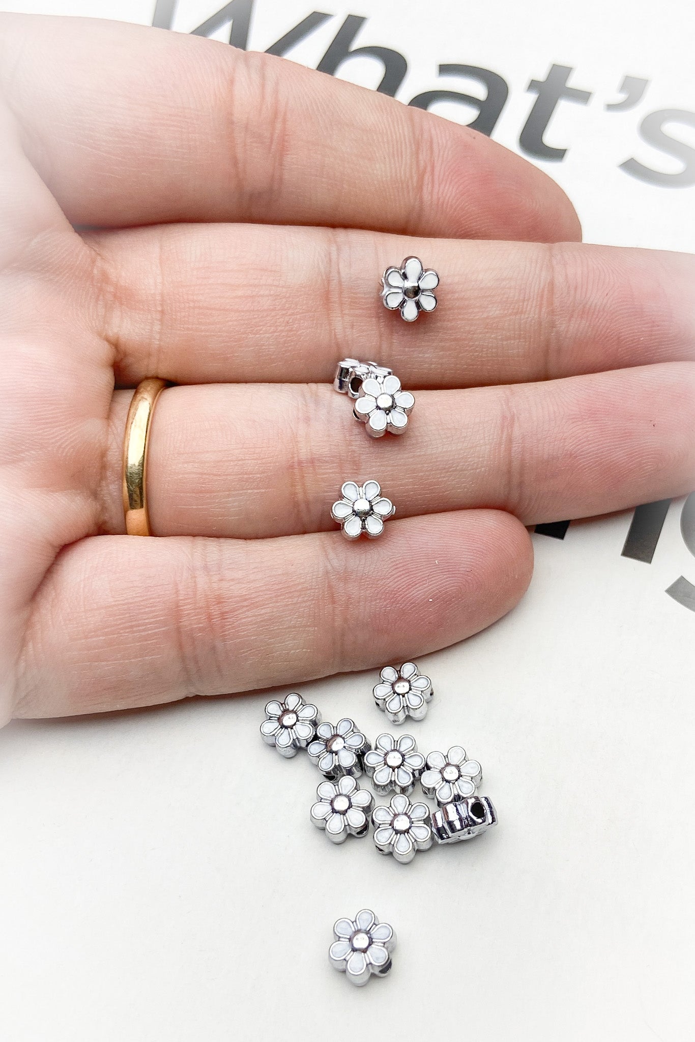 Metal Döküm Beyaz Mineli Papatya Bileklik - Kolye Ara Aparatı Rodyum Kaplama