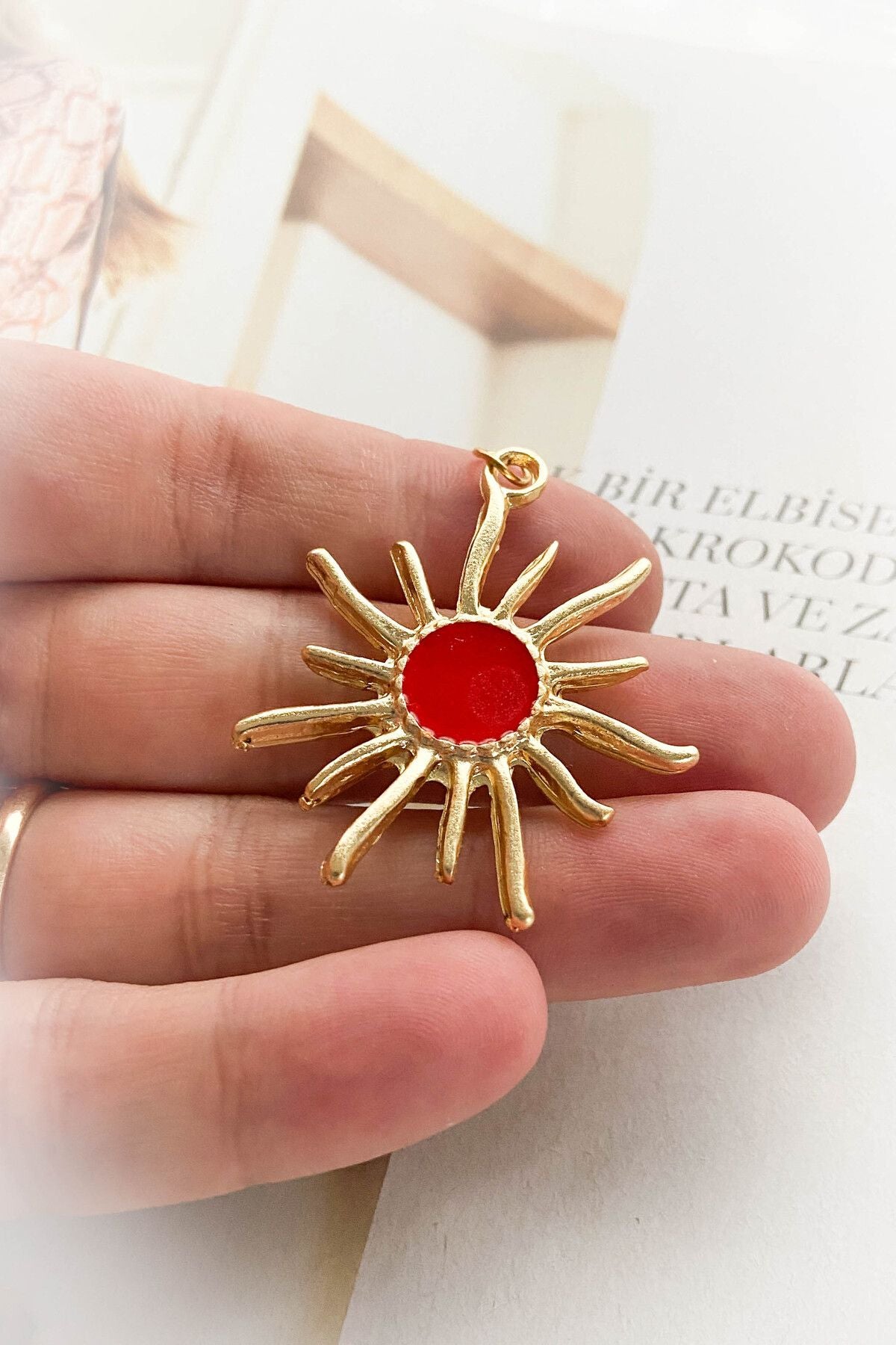 Altın Kaplama Mineli Güneş Model Kolye Ucu 4 Farklı Renk Seçeneği