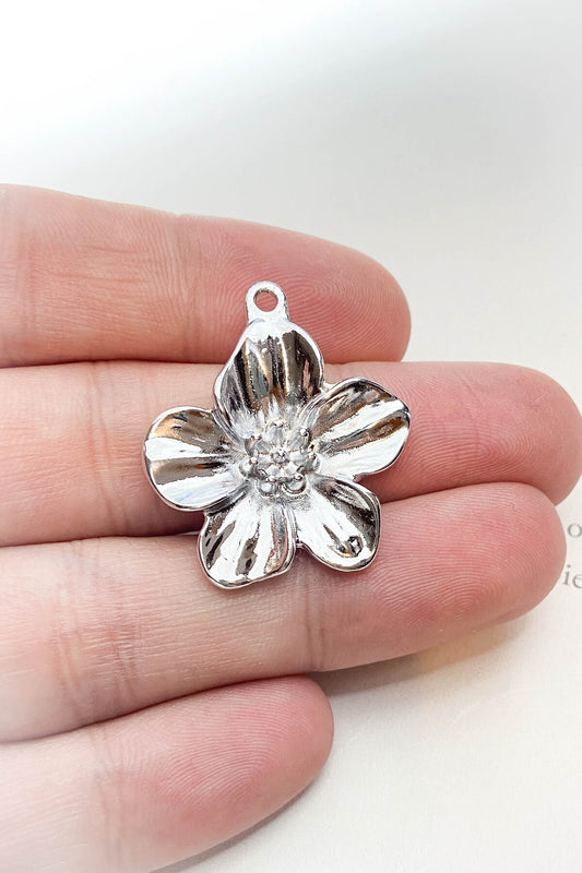 Rodyum Kaplama Çiçek Figürlü Kolye, Küpe ve Takı Ucu