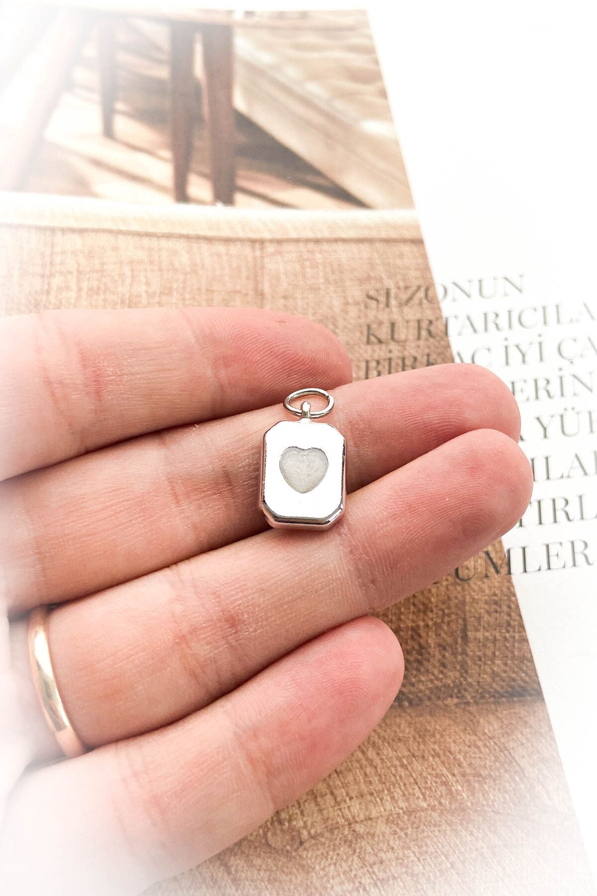 Rodyum Kaplama Mineli Kalp Geometrik Kolye Ucu