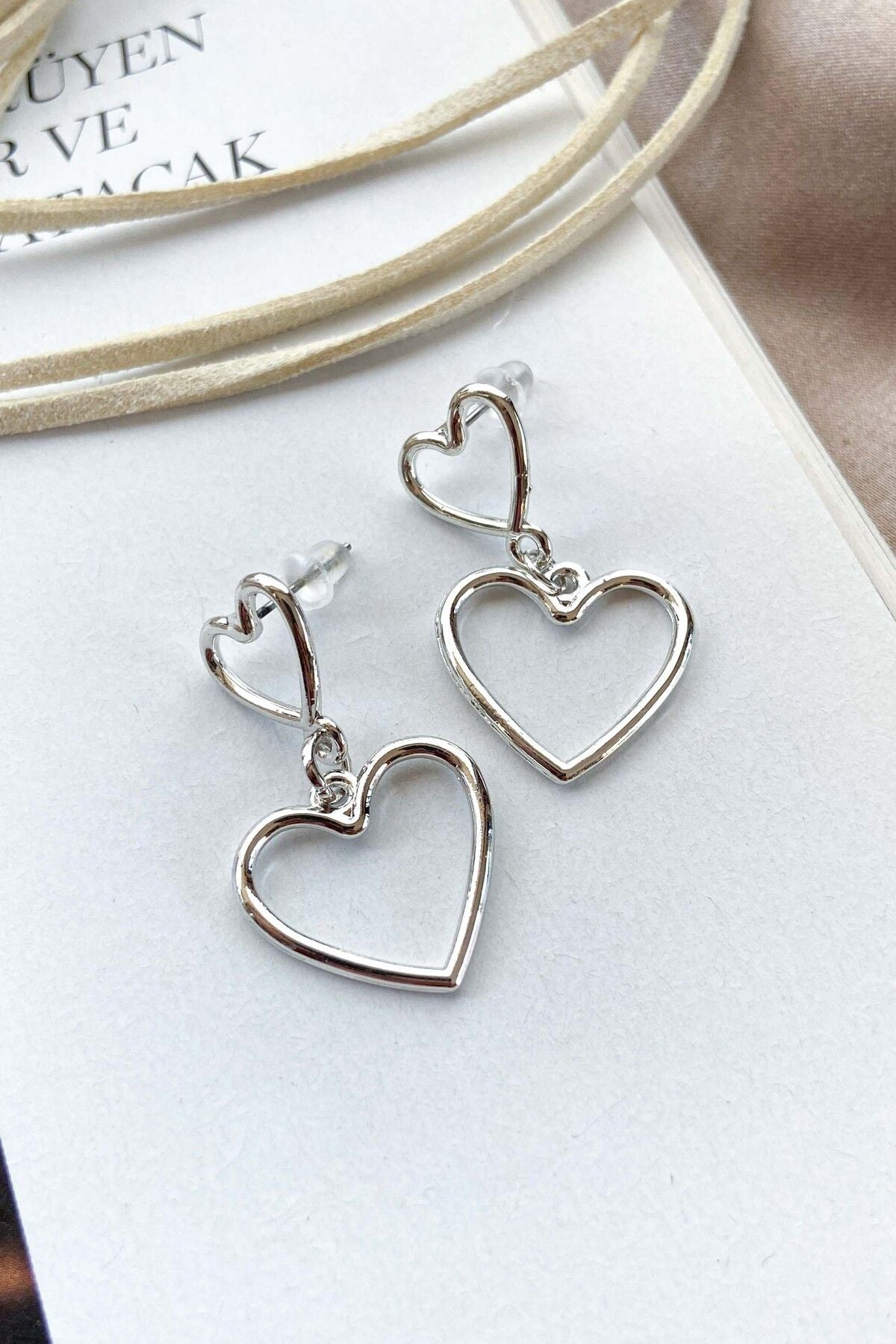 Sallantılı Kalpli Küpe