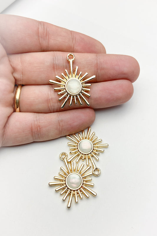 Beyaz Doğal Taşlı Güneş Kolye Ucu, Altın Kaplama Kolye Ucu