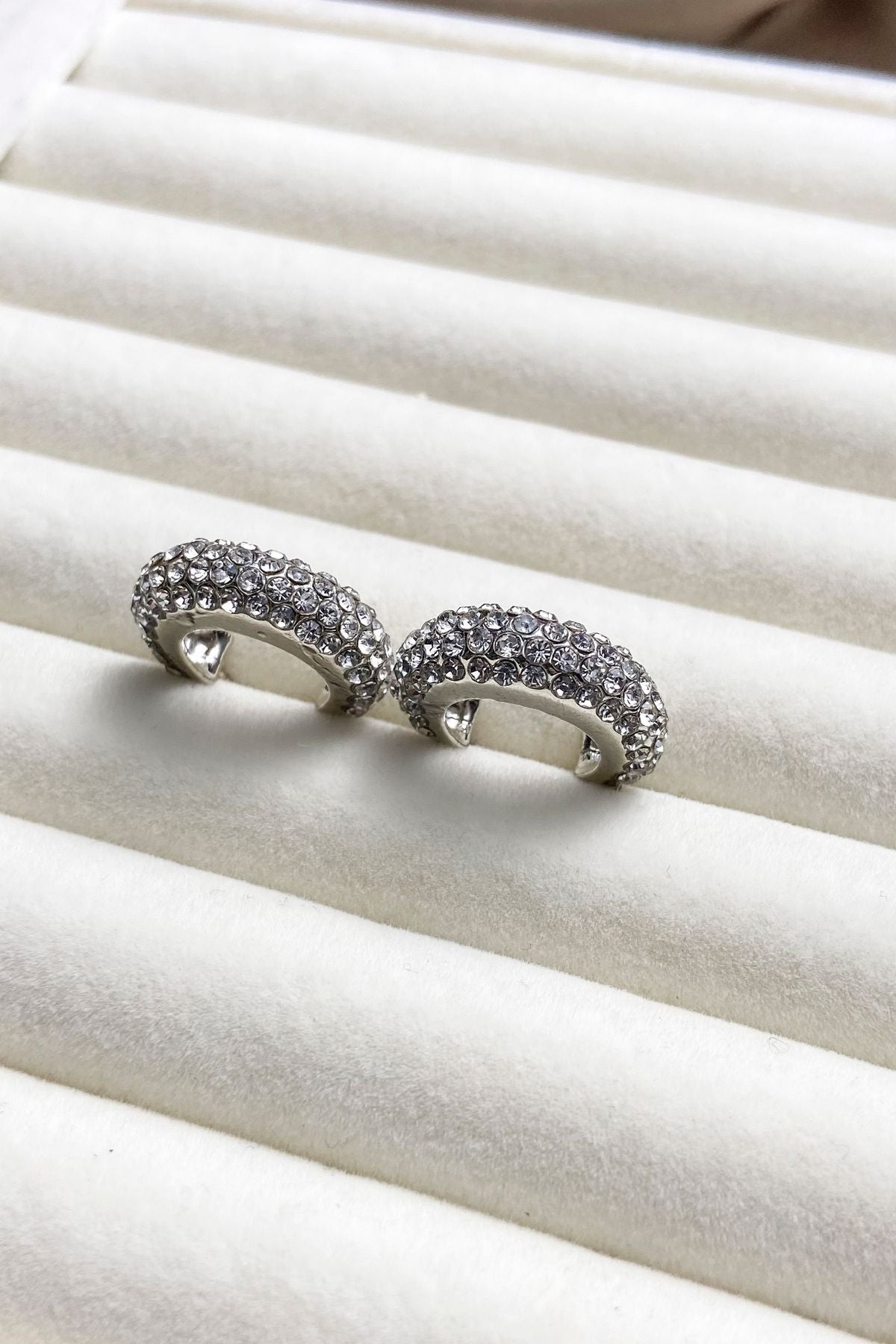 Mini Zirkon Taşlı Tombul Bombeli Halka Küpe