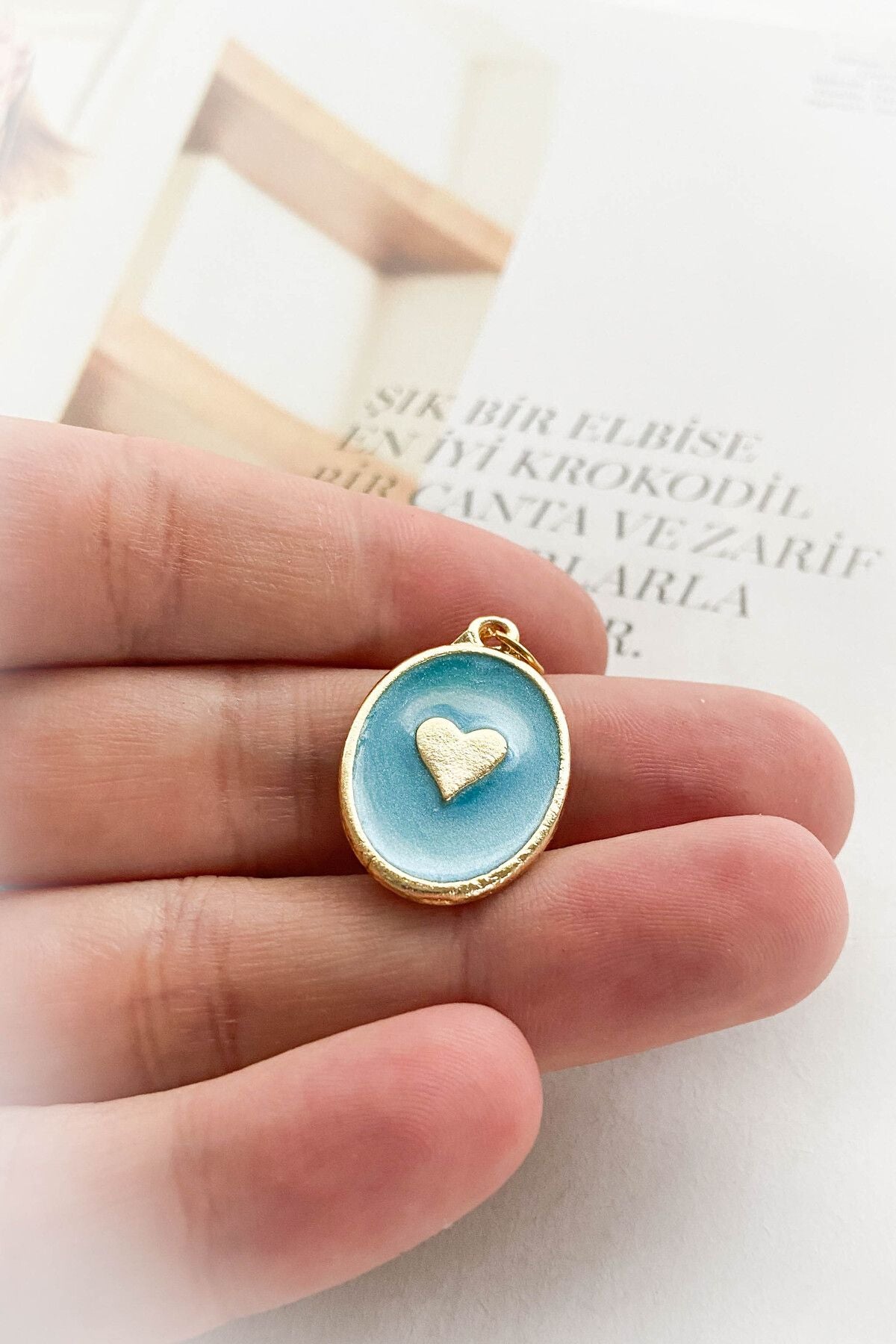 Altın Kaplama Mineli Madalyon Model Kalp Figürlü Kolye Ucu