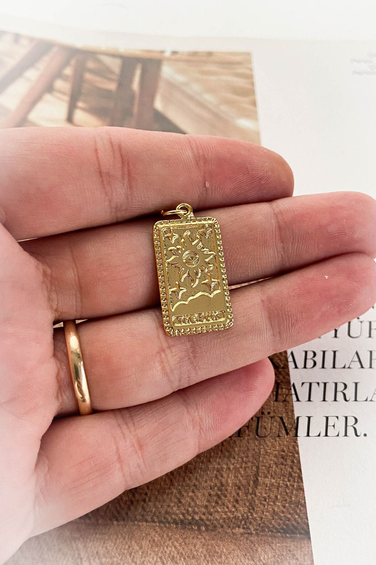 Altın Kaplama Dikdörtgen The Sun Kolye Ucu