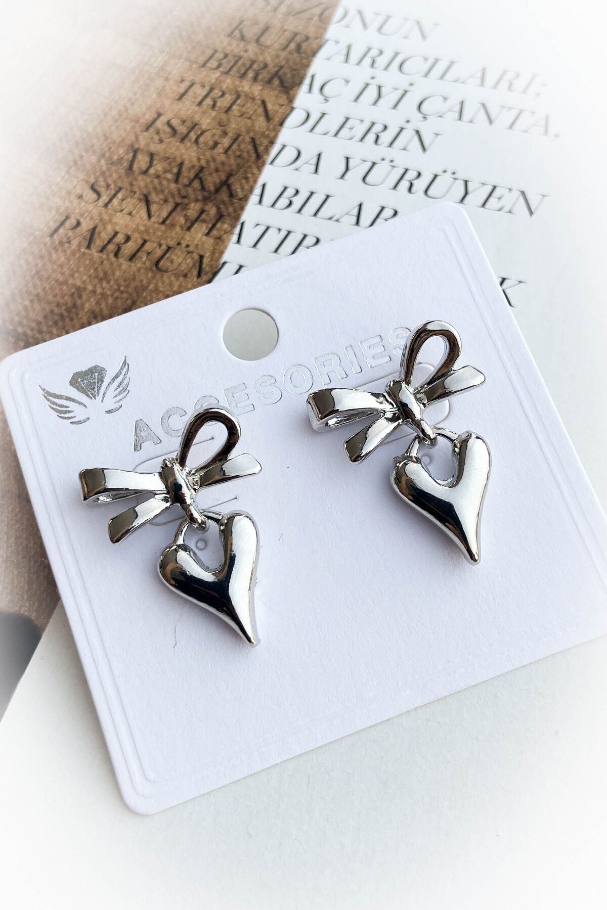 Çelik Kalpli Fiyonk Model Çelik Küpe 2 Farklı Renk Seçeneği