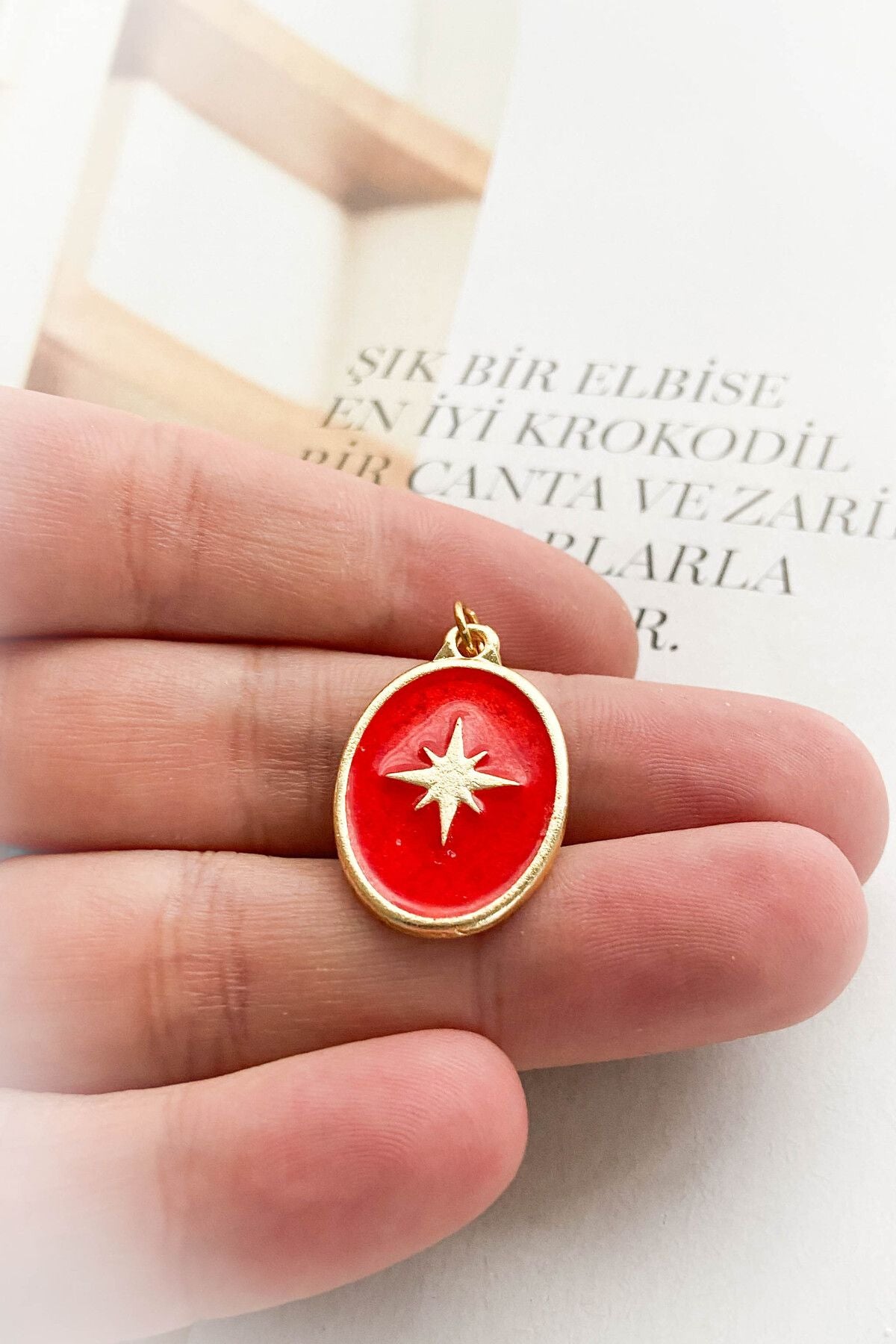 Kırmızı Mineli Madalyon Kutup Yıldızı Altın Kaplama