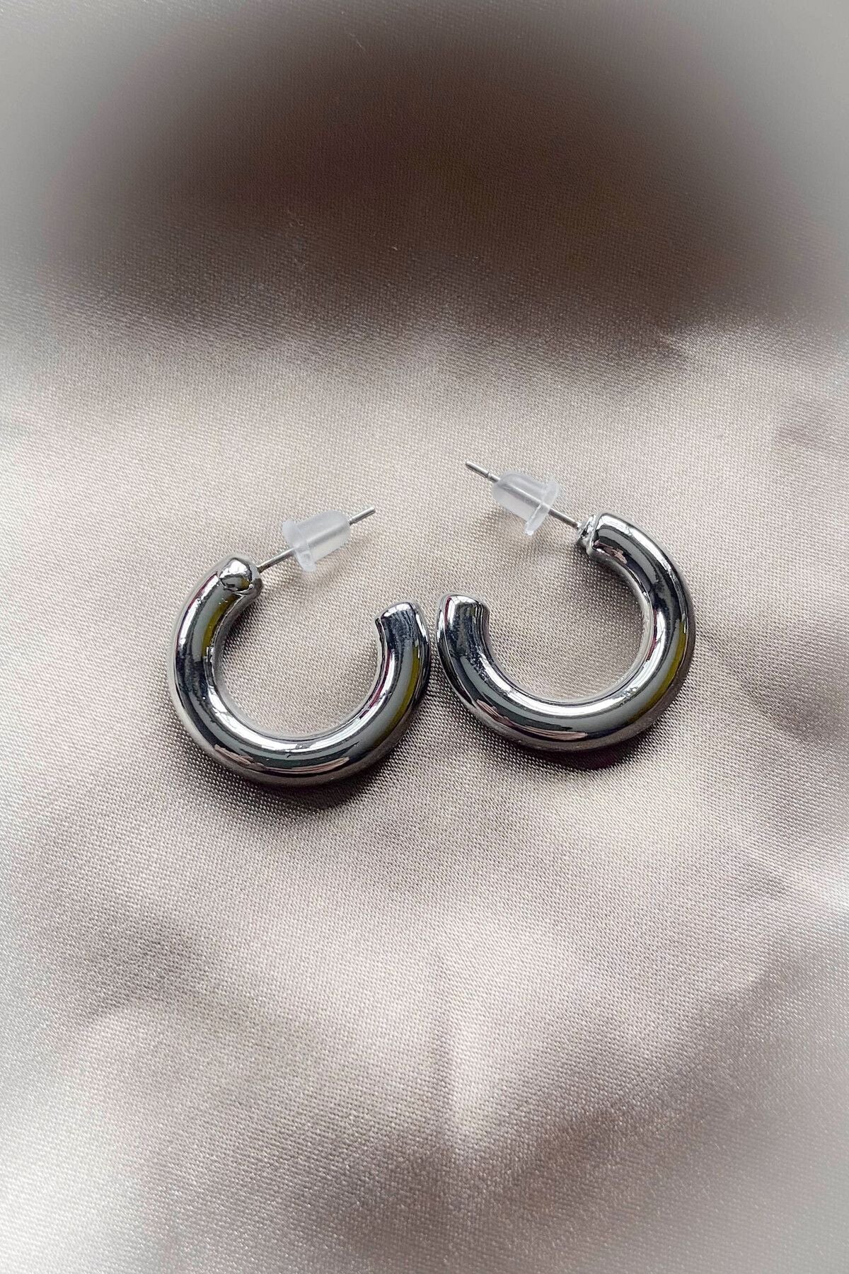 Çelik 2 Adet Bombeli Halka Küpe Oval Gold Altın Kalın Küpe Kadın