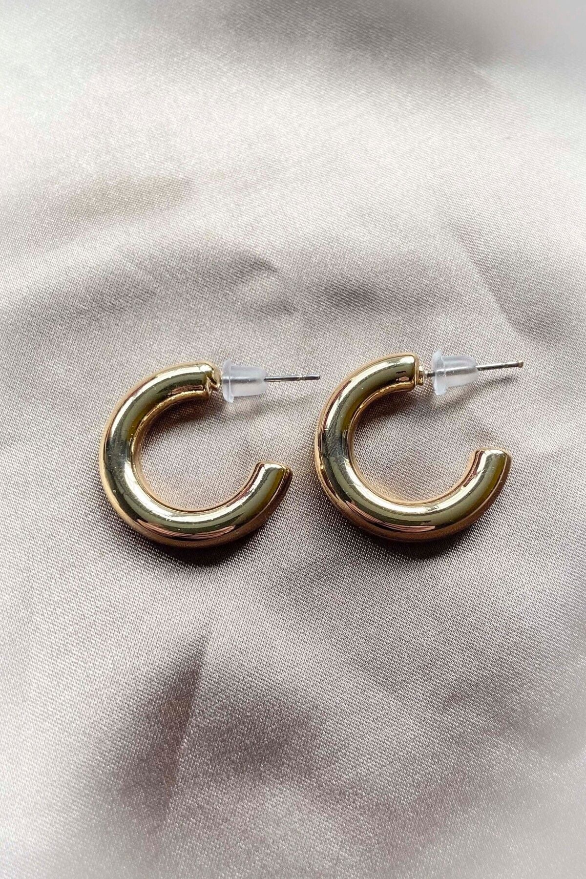 Çelik 2 Adet Bombeli Halka Küpe Oval Gold Altın Kalın Küpe Kadın