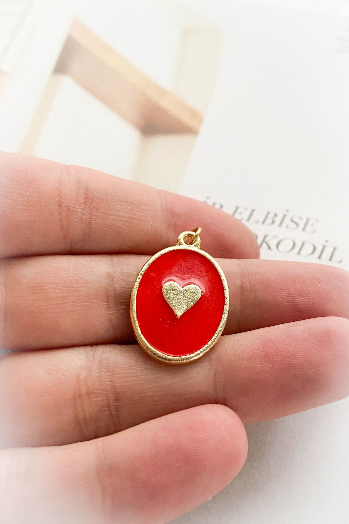 Altın Kaplama Mineli Madalyon Model Kalp Figürlü Kolye Ucu