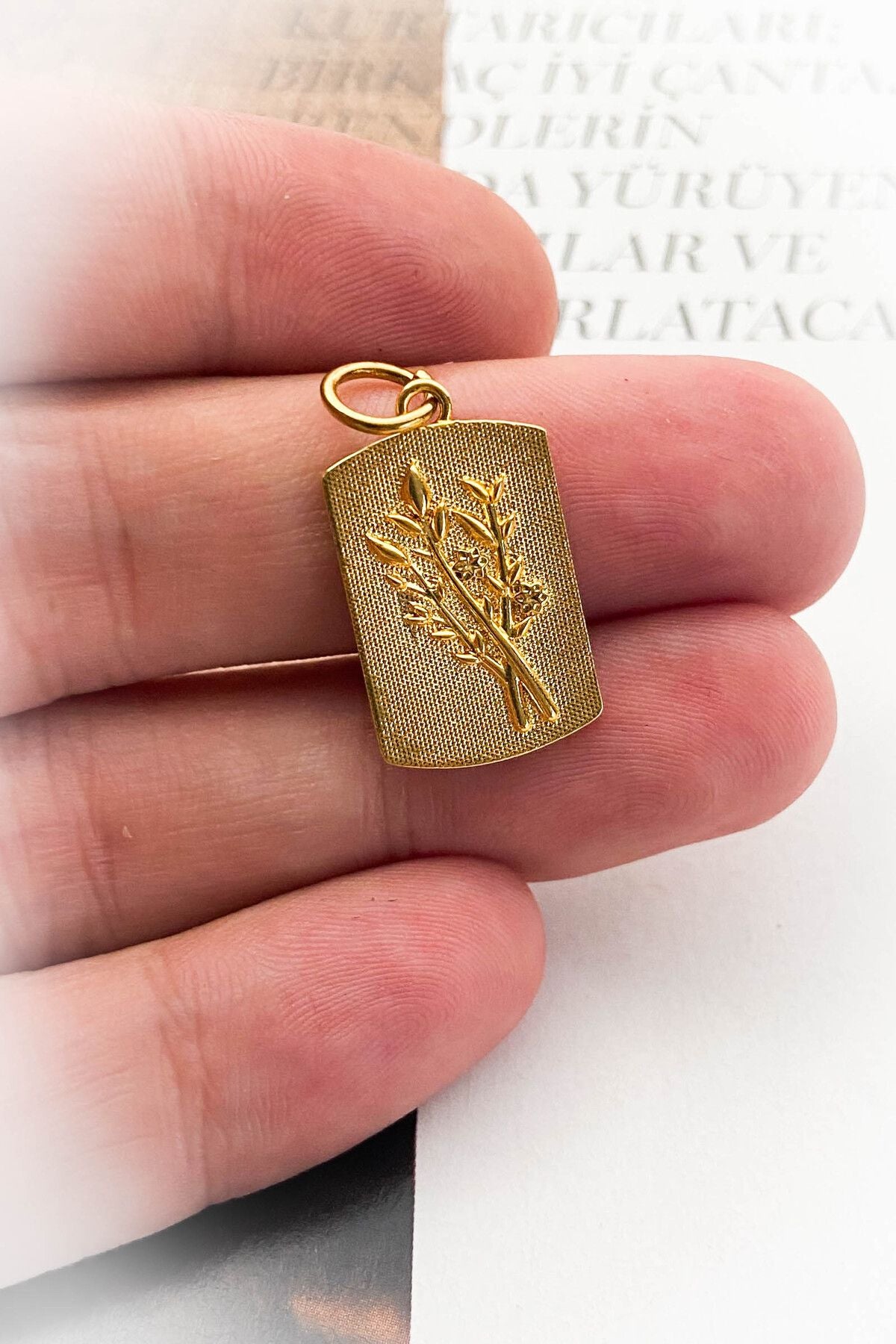 Geometrik Çiçek Kabartmalı Altın Kaplama Kolye Ucu 5 Farklı Çiçek Seçeneği