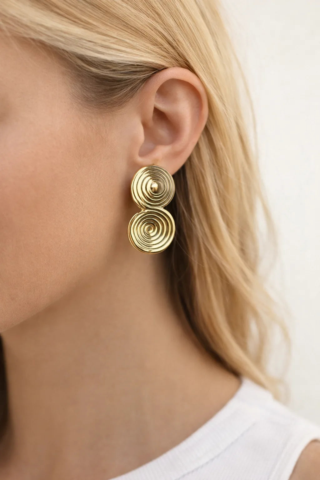 Spiral Tasarımlı Altın Renk Küpe