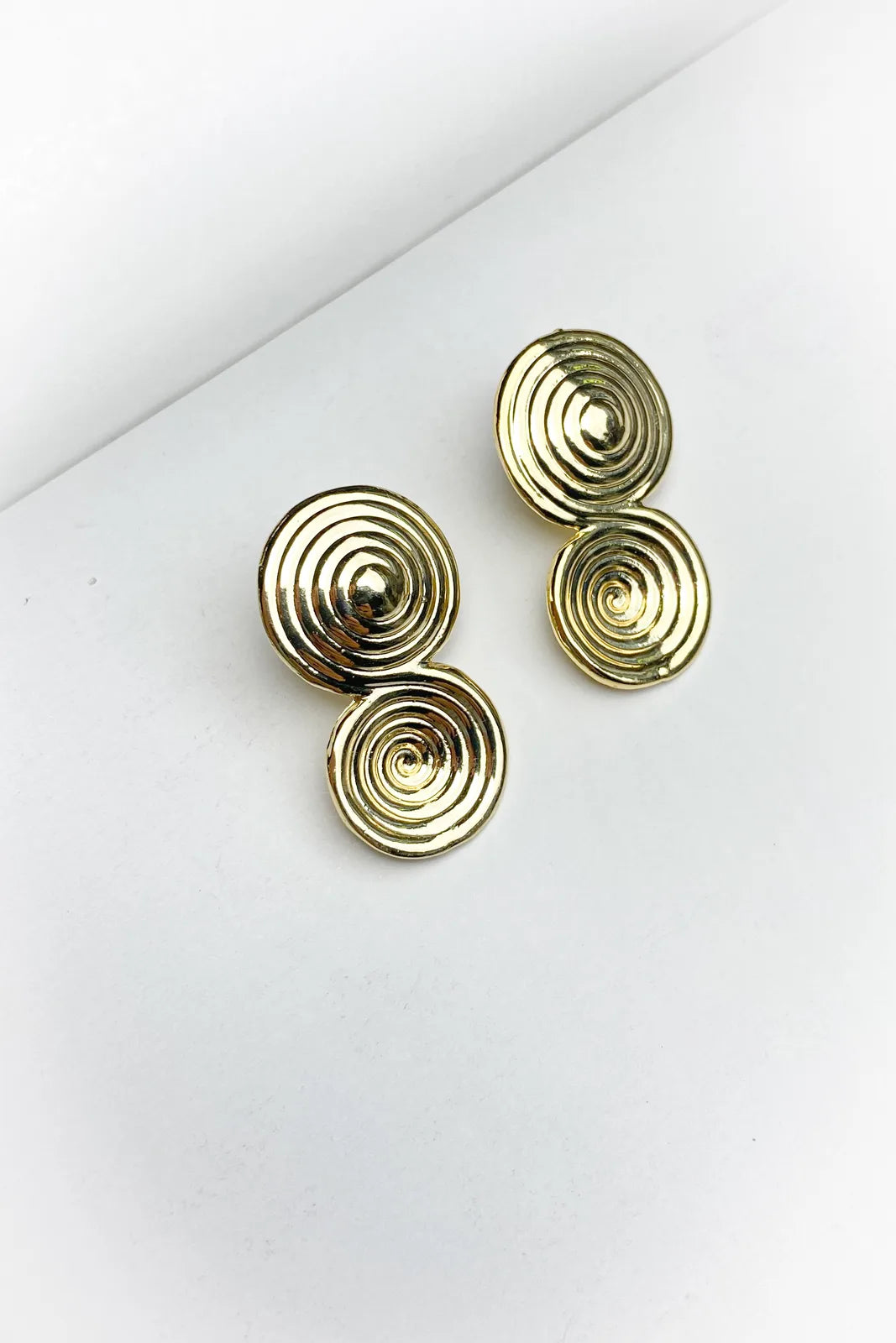 Spiral Tasarımlı Altın Renk Küpe